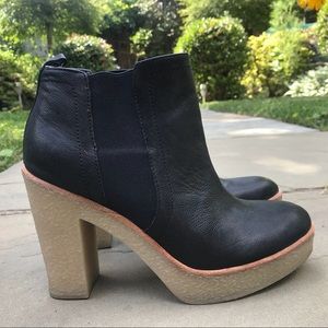 GAP / Black faux leather high heeled boots